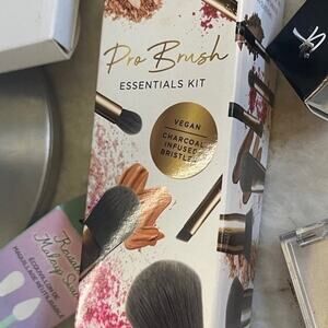 BDB Billion Dollar Beauty brushes set of 6 New in box